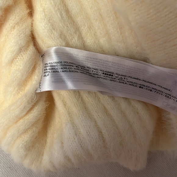 Sweater - Picture 5 of 6